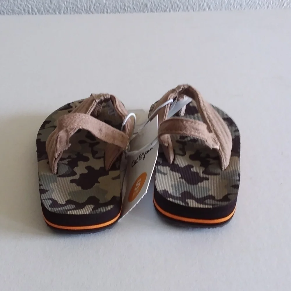 Cat & jack camo slingback flip flops size small